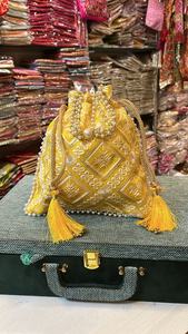 กระเป๋าแฟชั่นวินเทจสไตล์อินเดียสำหรับผู้หญิงปักลายสีทองทำด้วยมือของขวัญแต่งงานของขวัญเมเนียล็อคสำหรับตกแต่ง - Product Image 5