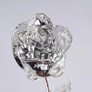 Bouquet de roses argentées élégantes-Pièce maîtresse florale élégante pour mariages et banquets - Product Image 1