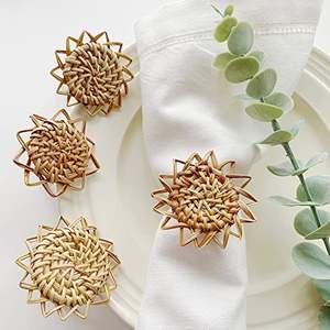 Rond de serviette en rotin tissé chic avec un design minimaliste simple idéal pour le style de table à manger quotidien - Product Image 4