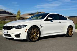 BMW M4 Coupé d'occasion 2018 avec pack compétition (conduite à gauche/droite) - Product Image 2