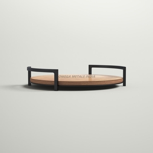 Élégant plateau de service rond en laiton antique avec un design central unique, idéal pour la décoration intérieure élégante et les invités de divertissement - Product Image 5
