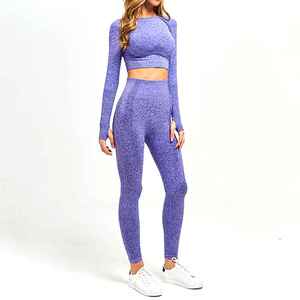 Conjunto de ropa de yoga personalizada diseñado para brindar flexibilidad, soporte y comodidad a las mujeres durante las rutinas de ejercicio. - Product Image 1