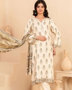 SSumaira Collection Dupatta imprimé numérique exclusif avec tissu Shalwar uni pour un look élégant - Product Image 5