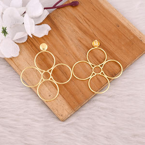 Boucles d'oreilles clous en laiton plaqué or de haute qualité, simples, faites à la main, pour femmes, fabricant en gros - Product Image 4