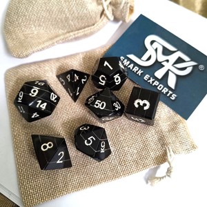 Juego de dados poliédricos de cuerno de búfalo natural dados de juego hechos a mano para DND RPG Pathfinder y amantes de los juegos de mesa clásicos - Product Image 1