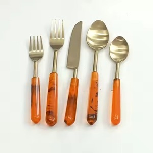 Ensemble de couverts en acier miroir plaqué or à poignée noire parfait pour les fêtes de table de mariage et les repas d'hôtel - Product Image 4