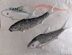 Papel Tapiz Bordado a Mano con Peces Nadando de Zhenling para Decoración de Paredes Interiores - Product Image 1