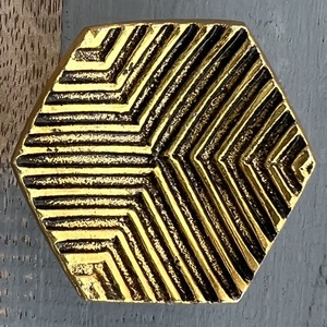 Juego de Perillas Decorativas de Metal de Hierro con Forma Hexagonal, Adhesivas, para Decoración del Hogar en Interiores y Exteriores - Product Image 1