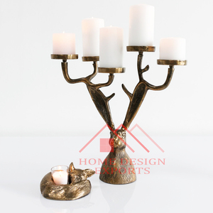 Portavelas de decoración de mesa de lujo de Metal con acabado antiguo de latón y portavelas - Product Image 1
