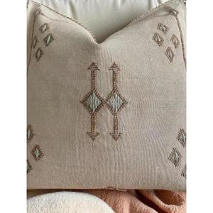 Housse de coussin marocaine faite à la main, coussin traditionnel berbère, coussin décoratif bohème pour canapé, coussin en coton pour la décoration de la maison - Product Image 1