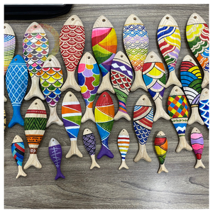 Escultura de pez de madera dura con temática Náutica: una pieza llamativa para los amantes del océano - Product Image 3