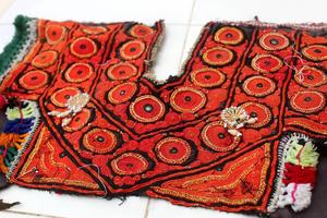 Patch vintage Kuchi Zari pour empiècement de cou avec broderie traditionnelle - Product Image 3