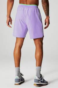 Shorts d'entraînement 2-en-1 pour hommes, durables, à séchage rapide, avec logo sur le devant, poches et couche de compression intérieure, design sportif léger - Product Image 2