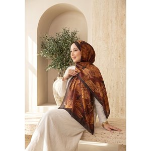 Série de foulards carrés à motifs floraux brun foncé Lavin - Product Image 1