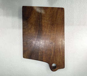 Plateau de service en bois foncé avec poignée en laiton, trou, bois d'acacia durable, plateau rectangulaire pour fromage et charcuterie, vente en gros - Product Image 2