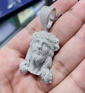 Colgante 3D de la Cara de Jesús con Moissanita VS1 de 15 Quilates, Engaste de Garra, Chapado en Oro sobre Plata 925, Joyería Moderna y Elegante Estilo Hip Hop - Product Image 1