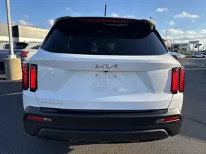 Kia Sorento LX 2023 d'occasion propre - Product Image 3