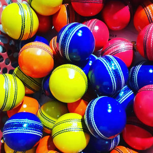 Pelota de críquet de cuero personalizable superventas colores y pesos surtidos de alta calidad para partidos de equipo al por mayor - Product Image 1