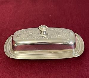 Beurrier en métal élégant avec finition miroir brillante ajoute une touche de luxe à la table à manger et à la cuisine - Product Image 5