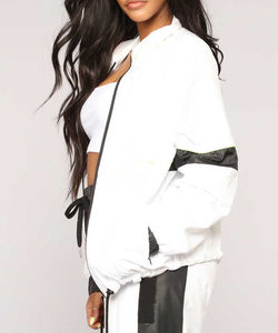 Chándal cortavientos impermeable personalizado 2025 de alta calidad para mujer chándal transpirable a prueba de viento a rayas con cremallera OEM - Product Image 3