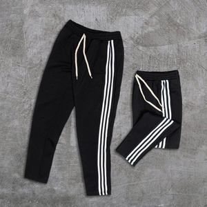 Pantalones cortos deportivos SP06 con rayas laterales hechos de tela elástica de alta calidad que es fresca suave y resistente a la formación de bolitas - Product Image 5