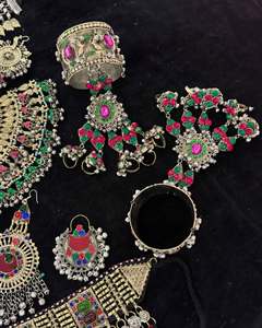 Conjunto de Joyería Afgana de Acero Inoxidable Colorido y Moderno, Acabado Étnico Hecho a Mano para Fiestas, Bodas y Ceremonias - Product Image 3