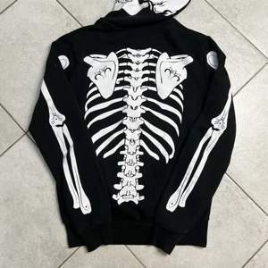 Sudadera con capucha de esqueleto de alta calidad para hombres y mujeres, cómoda y elegante, perfecta para ropa informal y fiestas de Halloween - Product Image 5