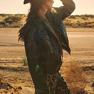 เสื้อแจ็คเก็ตหนังเทียมสำหรับผู้หญิง แขนยาว ดีไซน์เท่ มีปกและกระเป๋าแบบเรียบง่าย สไตล์ลำลอง ทันสมัย - Product Image 4