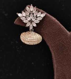 ต่างหูน่ารักขนาดเล็กแฟนซีพร้อมต่างหูเพทายประกายแฟนซีต่างหูผู้หญิงสำหรับปาร์ตี้สวมใส่เครื่องประดับแฟชั่นกับหินเพทาย - Product Image 3