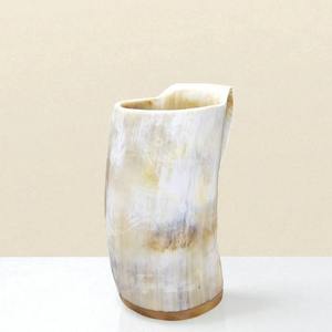 Taza de cuerno para beber pulida Cuerno de buey real con mango de agarre Ideal para regalos de feria renacentistas Cosplay o colección de bares - Product Image 2