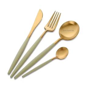 Nouvel ensemble de couverts décoratifs en métal doré avec longue poignée mince pour la vaisselle d'hôtel et de restaurant mangeant des ensembles de couverts - Product Image 4