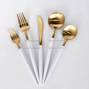 Ensemble de couverts en métal au design unique fait à la main Vaisselle pour la maison Hôtel Restaurant Service de restauration Ensemble de couverts en métal au design unique - Product Image 2