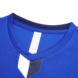 Servicio OEM Camisetas de fútbol personalizadas de alta calidad Nombre del equipo Jugador Logotipo personalizado Diseños elegantes Unisex 100% Poliéster Secado rápido - Product Image 4