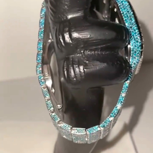 Reloj de Lujo Personalizado con Moissanita Cuadrada Estilo Antiguo |   Esqueleto con Incrustaciones de Diamantes VVS |   Oro Amarillo |   Probador de Diamantes al por Mayor - Product Image 4