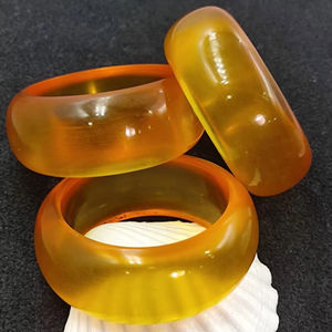 Brazaletes de resina facetada etérea - Product Image 1