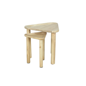 Ensemble de design traditionnel 2 tables basses gigognes en bois d'acacia sculptées triangulaires Meubles de salon Accent d'artisans élégants - Product Image 1