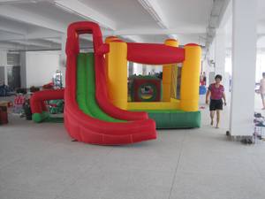 Château gonflable en nylon avec toboggan pour les sauts et le plaisir des enfants - Product Image 1