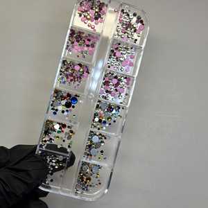 Scatola per Nail Art AB & Colorata con 12 Strass, Stile Kawaii, Accessori Fai-da-Te per Unghie in Vetro e Plastica - Product Image 3