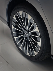 รถยนต์ไฟฟ้าแบบซีดานขับเคลื่อนล้อหน้า รุ่นปี 2025 ระยะทางวิ่งไกล 540 กม. / 510 กม. (ตัวเลือก) 5 ที่นั่ง ขนาดกลาง ระดับหรู พร้อมคุณสมบัติความสะดวกสบายระดับพรีเมียม - Product Image 5