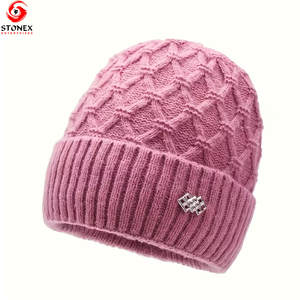Bonnet en peluche unisexe en acrylique 100% pour l'hiver, bonnet tricoté chaud pour hommes et femmes, doux pour les sports de plein air, le ski et la plage - Product Image 5
