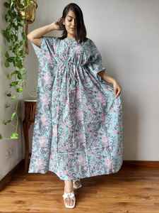Robe Kaftan en Coton Respirant à Motifs Floraux Formelle d'Été sur Mesure - Imprimée Courte Ajustable pour les Clients de Boutique Revendeurs de Vêtements - Product Image 4