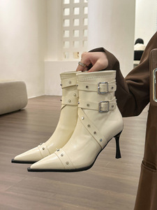 Bottes de décoration <span class=keywords><strong>cloutées</strong></span> Bottes de cheville en faux cuir pour femmes Trendy PU Leather Pointed Toe Block Heel Ankle Boot Women Winter Boots - Product Image 4