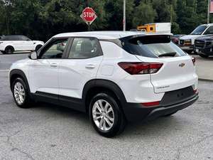 Chevrolet Trailblazer LS AWD 2023 d'occasion, intérieur foncé, régulateur de vitesse adaptatif, sièges en tissu - Product Image 4
