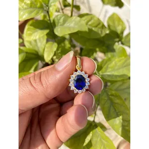 Pendentif en or 14 carats avec saphir bleu taille émeraude, diamant plaqué rhodium, forme de fleur, collier tendance en or rose - Product Image 1