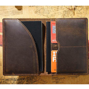 Porta Pasaporte Delgado de Cuero Genuino Marrón, Cartera Personalizada para Tarjetas de Identificación con Cierre de Clip para Hombre - Product Image 5