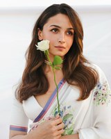 Meilleure Qualité Brillant Look Doux Chinon Soie Impression Numérique Sari Bollywood Alai Bhatt Actrice Porter Long Style pour Fête De Mariage Porter
