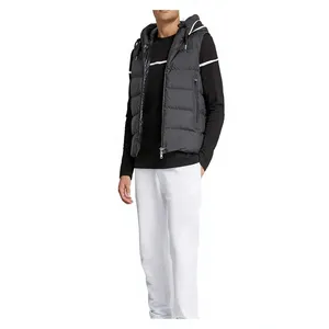 Pantalones de equitación personalizados de marca, negros, acolchados, de poliéster/nailon, con capucha, diseño de bolsillo frontal con cremallera y embalaje tipo chaleco. - Product Image 2