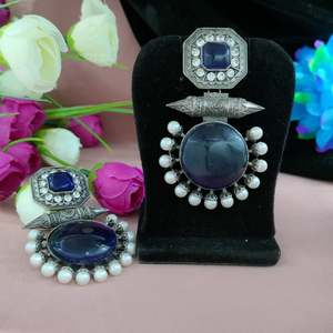 Monalisa Boucles d'oreilles en pierre d'élégance intemporelle Twist contemporain avec une attention méticuleuse aux détails pour les occasions décontractées et spéciales - Product Image 5