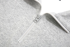 เสื้อสเวตเชิ้ตผู้ชายแบบซิป ¼  ผ้าฟลีซถักเนื้อนุ่ม 300 กรัม  ไม่ยับง่าย เป็นมิตรต่อสิ่งแวดล้อม  พร้อมปักโลโก้ตามสั่ง - Product Image 3