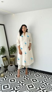 Magnifiques ensembles de costumes de fête pour femmes avec un design réversible Aline Kurt et Plazzo pour toutes les saisons - Product Image 5